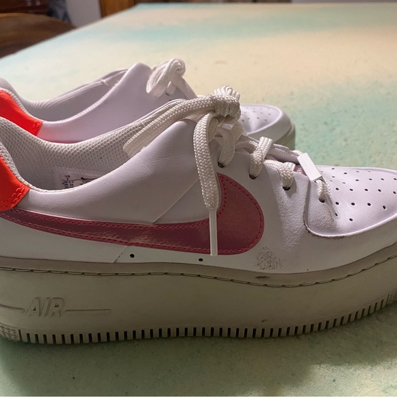 Nike Air Force 1 - Picture 1 of 4